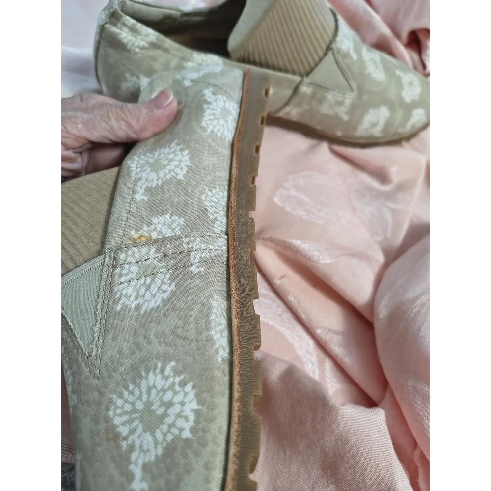 L L Bean NWOT Women's 11 M Tan Floral Espadrille Canvas Slip On Shoe Durable